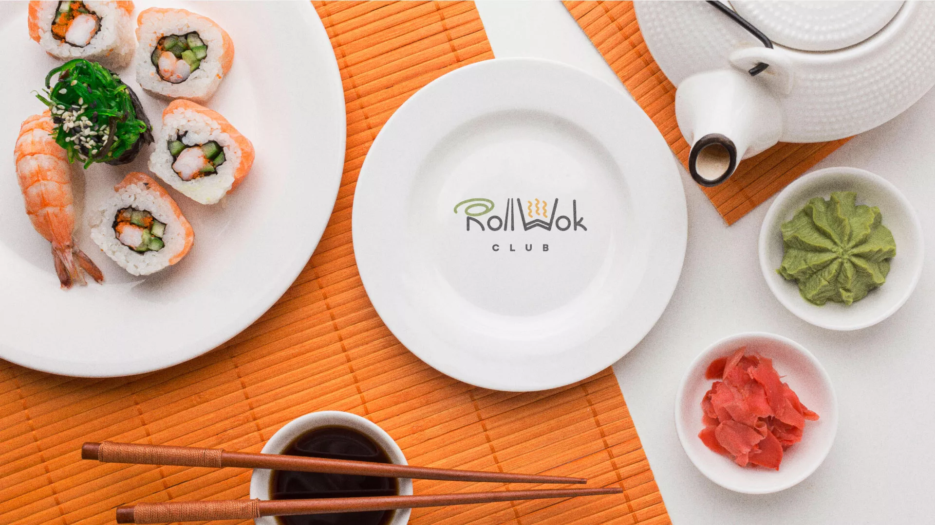 Разработка логотипа и фирменного стиля суши-бара «Roll Wok Club» в Арсеньеве