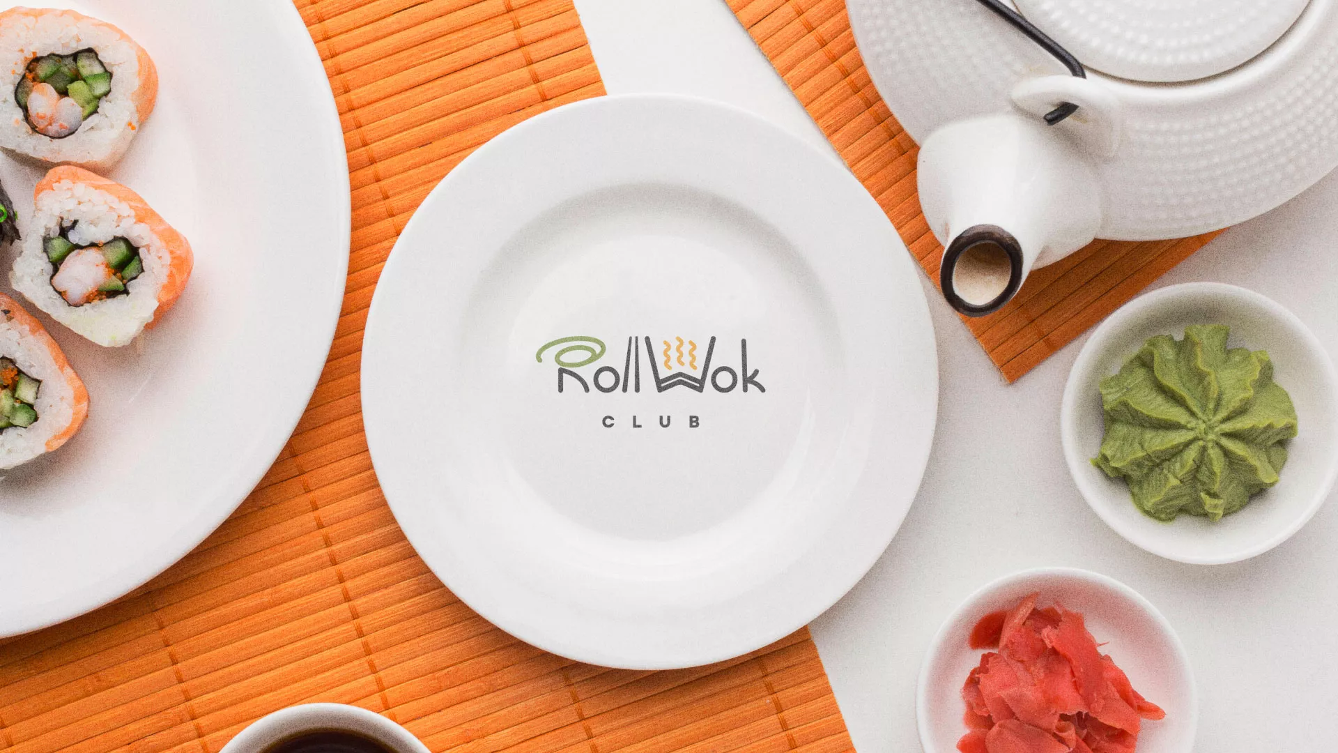 Разработка логотипа и фирменного стиля суши-бара «Roll Wok Club» в Арсеньеве